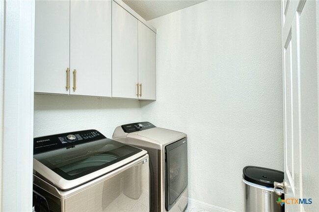 Building Photo - 7233 Menchaca Rd