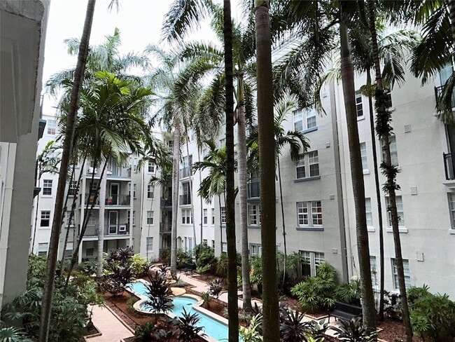 Building Photo - 533 NE 3rd Ave