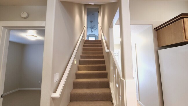 Building Photo - 2130 Strauss Ct E