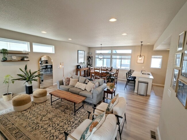 Building Photo - Beautiful Single Family Home