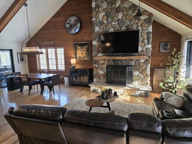 Building Photo - S43W30464 Stone Gate Ln