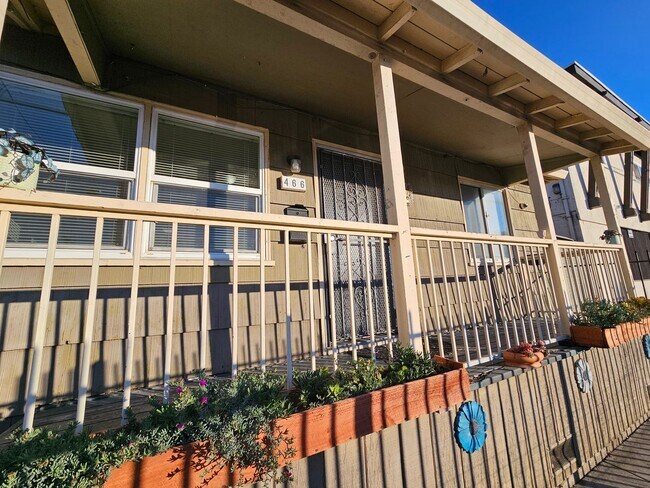 Building Photo - 20th Street