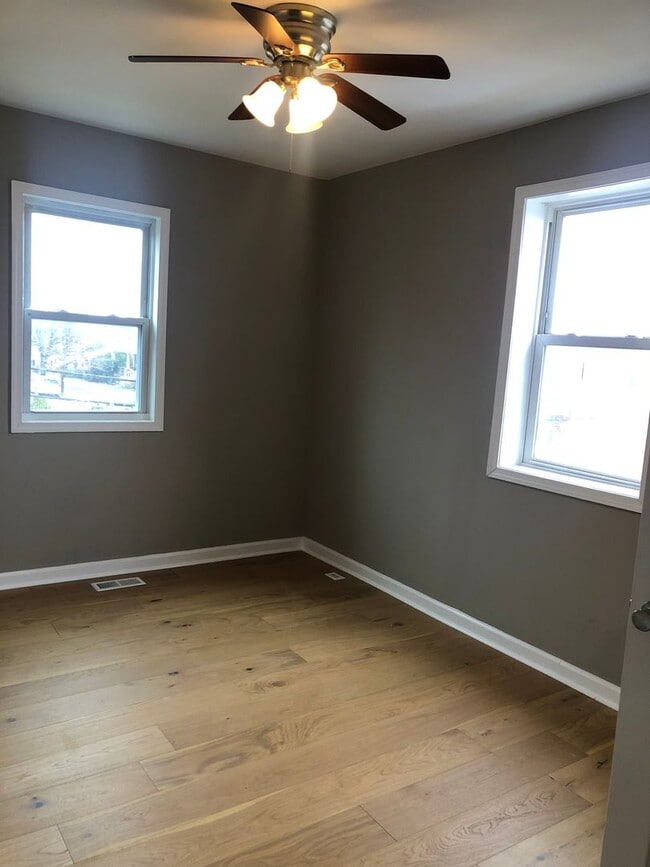 Building Photo - HABC Approved 3 Bedroom 2 Bathroom recently renovated townhouse in Baltimore City