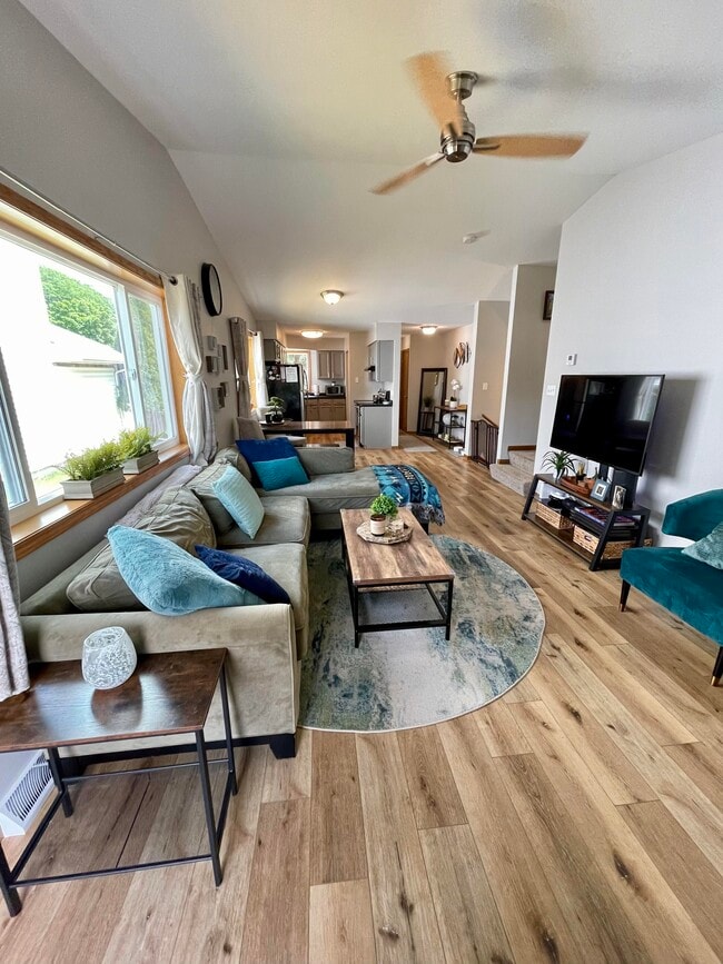 Building Photo - 3016 Maple Valley Dr