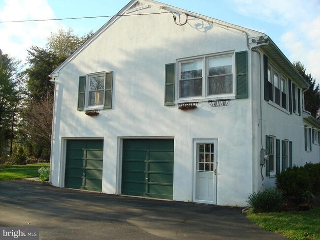 Building Photo - 1346 Faucett Dr