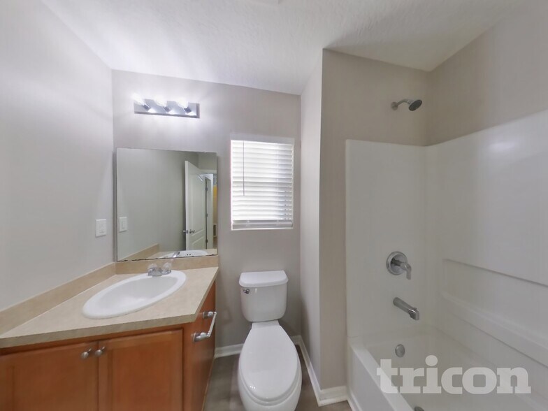 Building Photo - 11931 Alexandra Dr