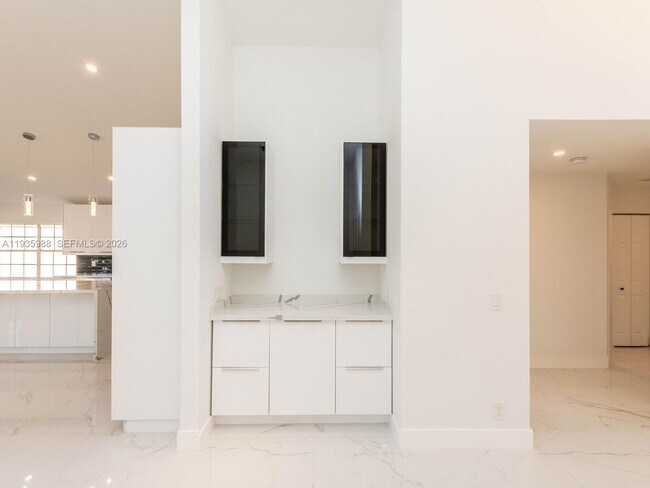 Building Photo - 381 Cameron Dr