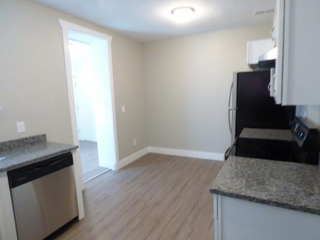 Building Photo - 4 Bd 1 Ba Upgrades Through Out in Murray