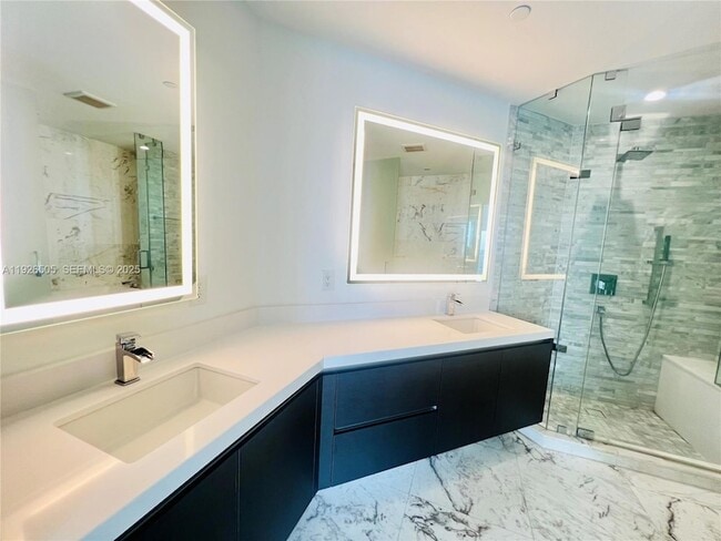 Building Photo - 851 NE 1st Ave