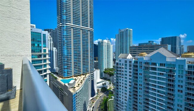 Building Photo - 1155 Brickell Bay Dr