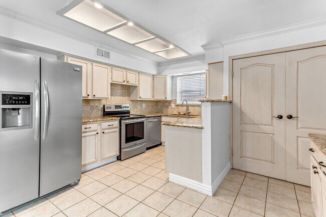 Building Photo - Updated 4-Bedroom, 2-Bath Home in RISD