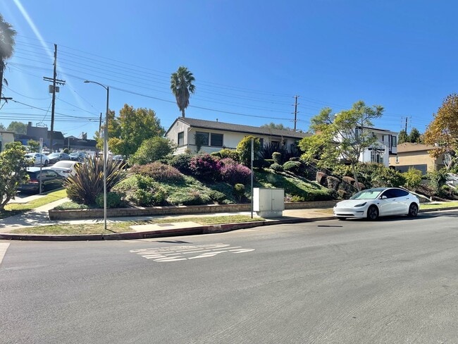 Building Photo - Charming West LA Home!