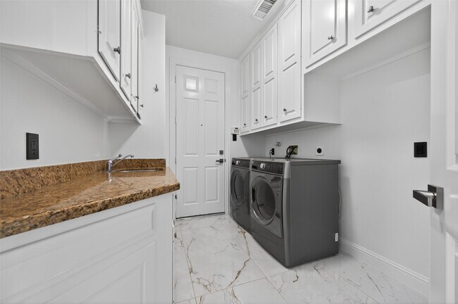 Building Photo - 2019 Bendstone Cir