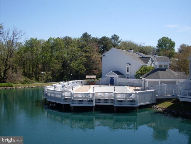 Building Photo - 3431 Lakeside View Dr