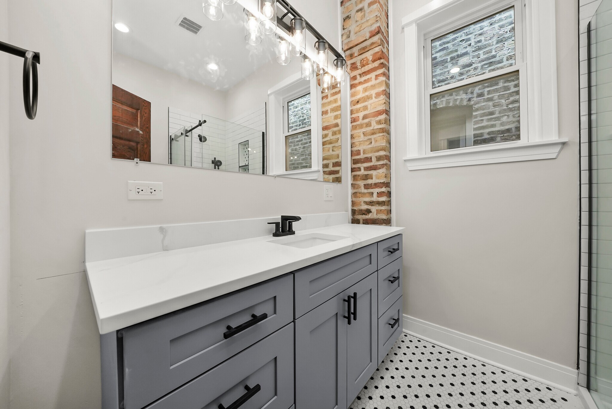 Building Photo - 1306 N Maplewood Ave