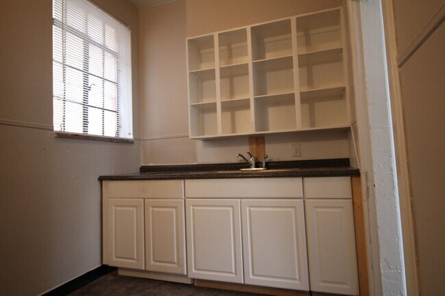 Building Photo - 1 Bedroom on South High St