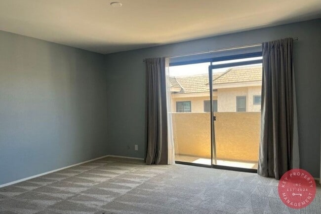Building Photo - luxurious 3-story condo with stunning view...