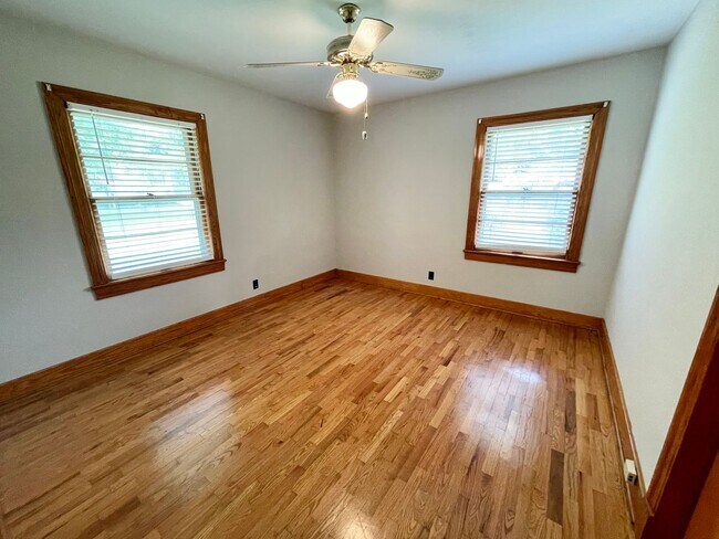 Building Photo - Nice home near downtown Athens!