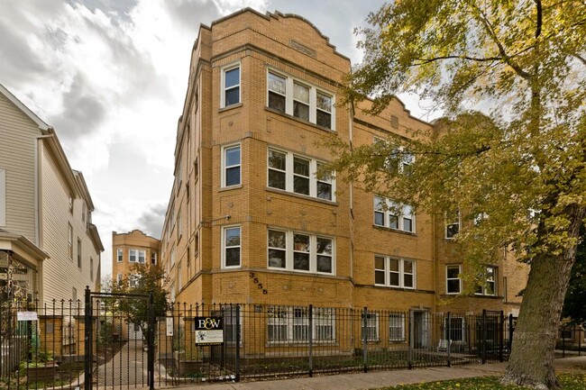 Building Photo - 2 bedroom in Chicago IL 60647