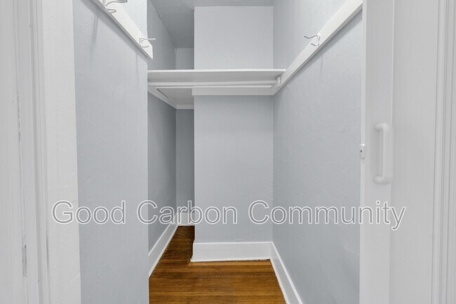 Building Photo - 131 Allen St