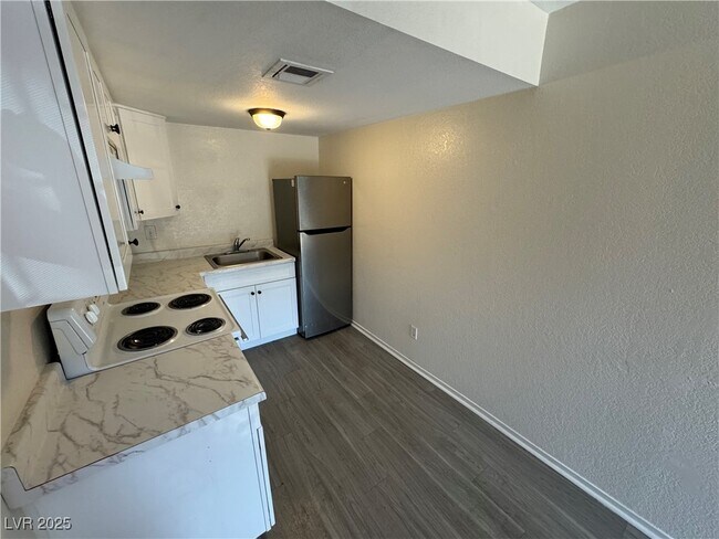 Building Photo - 4752 Convaire Ave