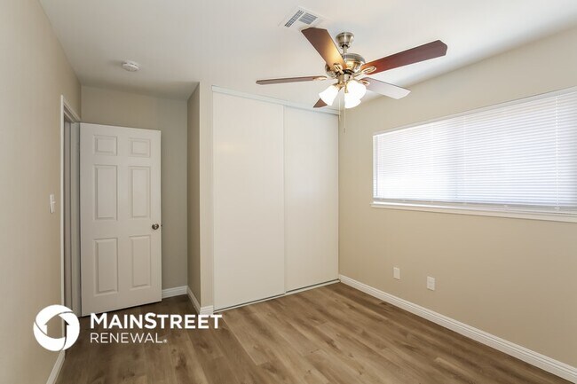 Building Photo - 2308 Revere St