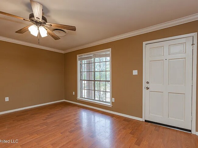 Building Photo - 400 Oakhill Cir