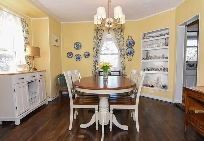 Building Photo - 18 Gaston St