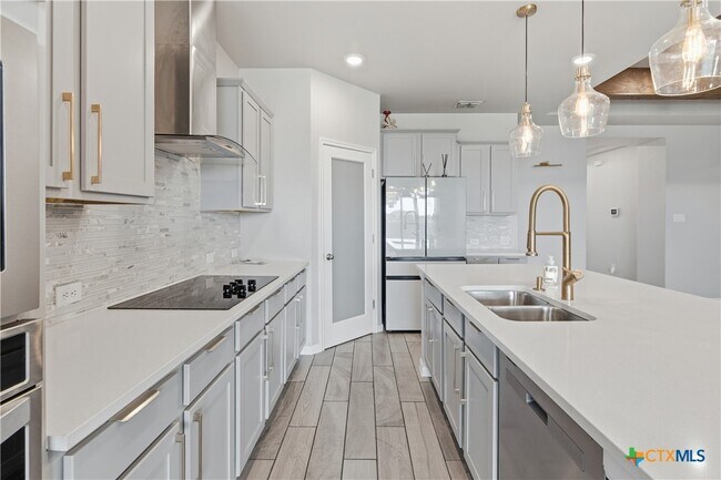 Building Photo - 3809 Donald Dr