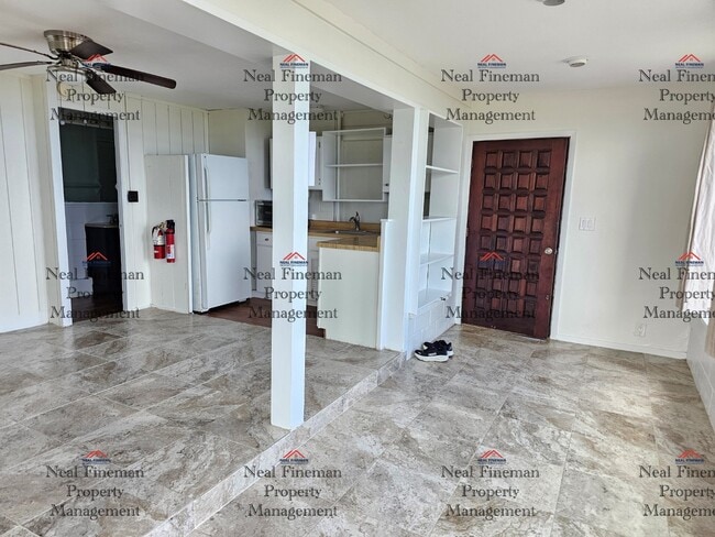 Building Photo - Studio/1 Bathroom Apartment. 60 steps walk up to the apartment. No parking. Rented as shown