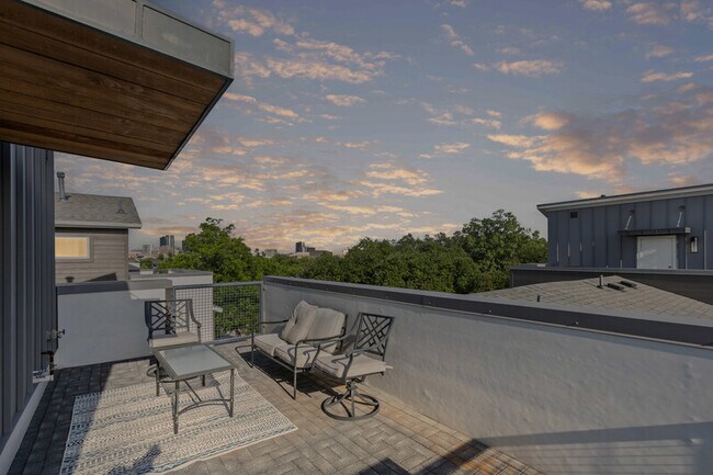 Building Photo - 2832 Wingate St