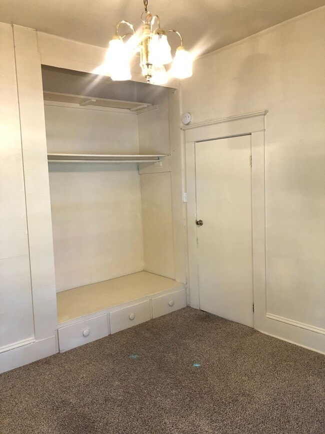 Building Photo - Adorable 7 bedroom house directly across from Chico State! Available July!