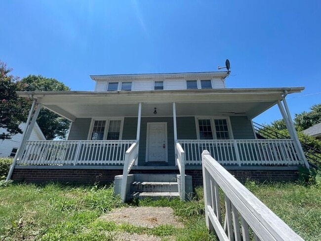 Primary Photo - 4 bedroom 2 bath house