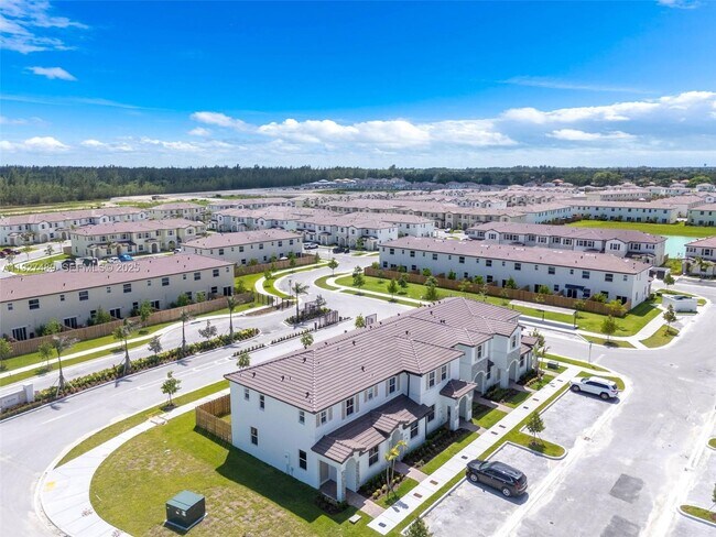 Building Photo - 2665 SE 28th St