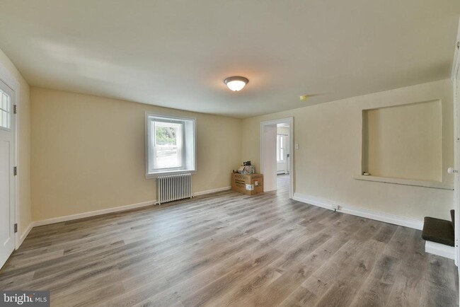 Building Photo - 422 Willow Grove Ave