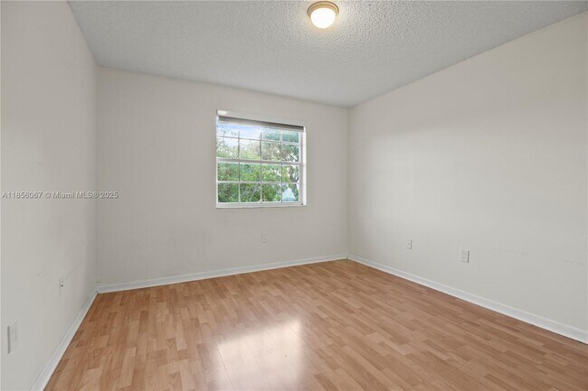 Building Photo - 10073 SW 117th Ct