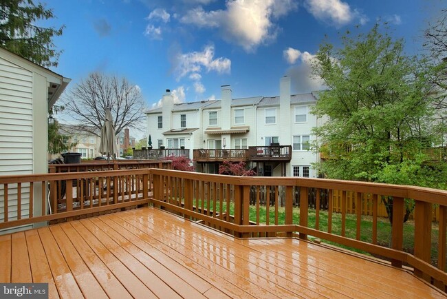 Building Photo - 6136 Summer Park Ln