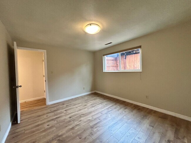 Building Photo - 2-Bed/1.5-Bath Longmont Townhome