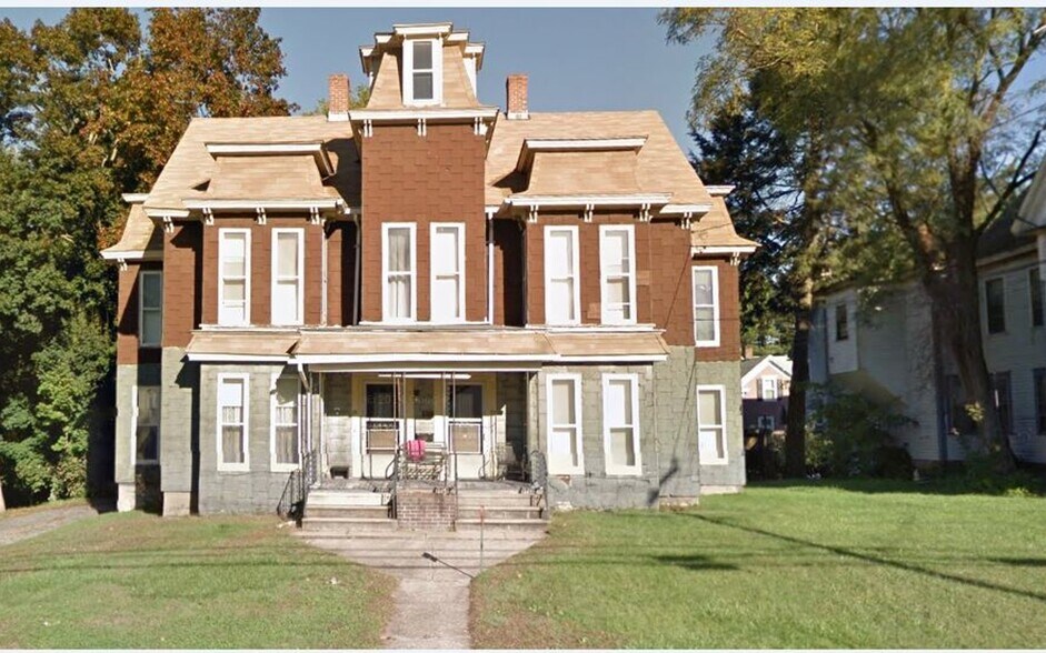 Primary Photo - 77 W Main St