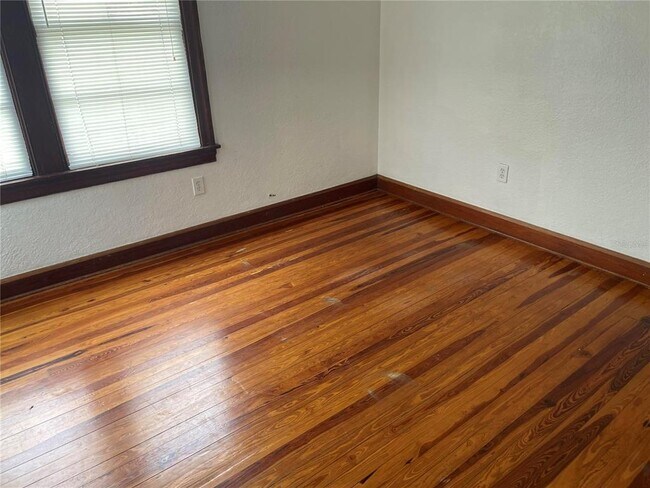 Building Photo - 1002 Drew St