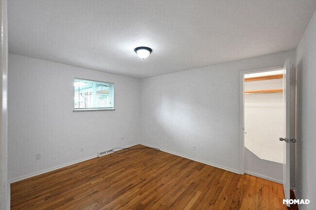 Building Photo - Spacious 4BR House in Denver