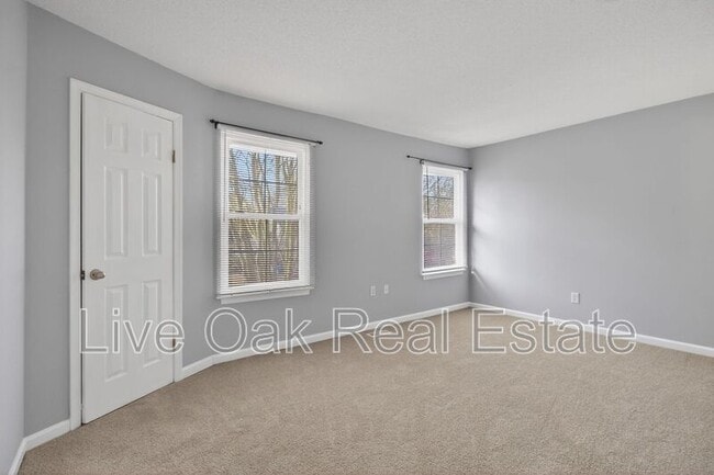 Building Photo - 304 Falling Ln