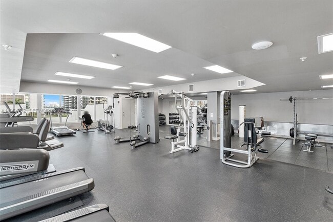 Building Photo - 275 NE 18th St