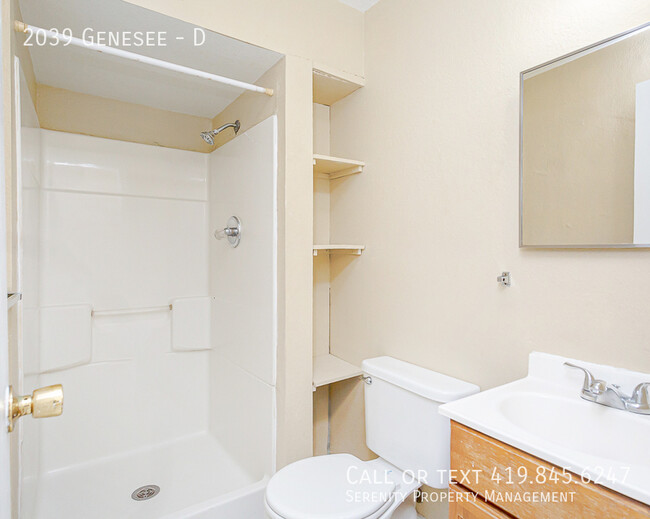 Building Photo - ?? No Blarney—This Apartment is a Real Tre...