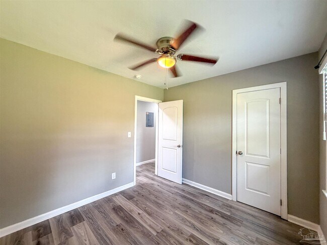 Building Photo - 1815 Hallmark Dr