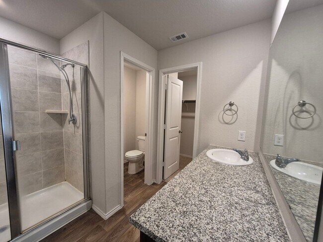 Building Photo - 156 Middle Grn Lp
