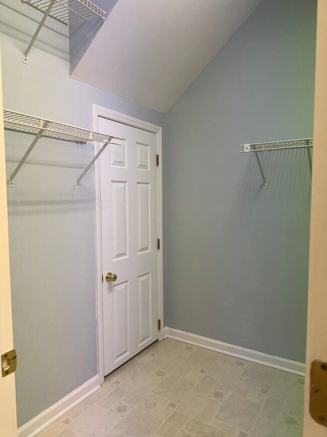 Building Photo - Price recently reduced! Beautiful home near downtown New Bern