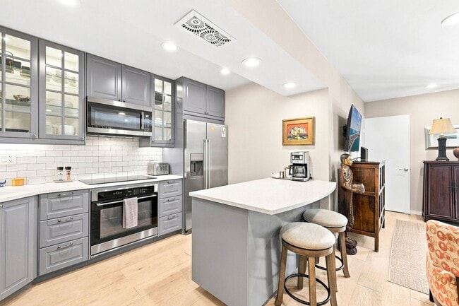 Building Photo - 940 Sealane Dr