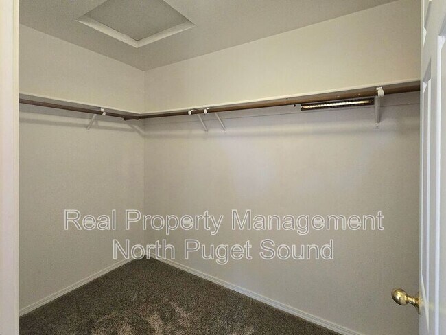 Building Photo - 5231 69th Dr NE