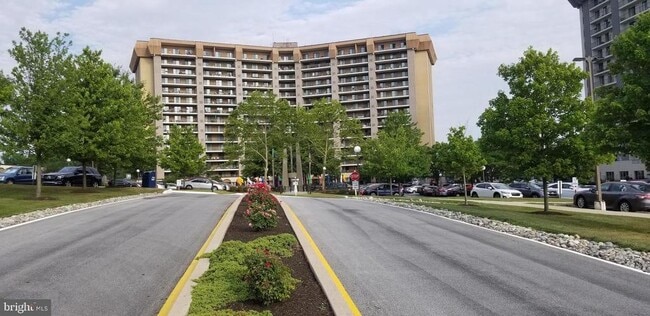 Building Photo - 21122 Valley Forge Cir